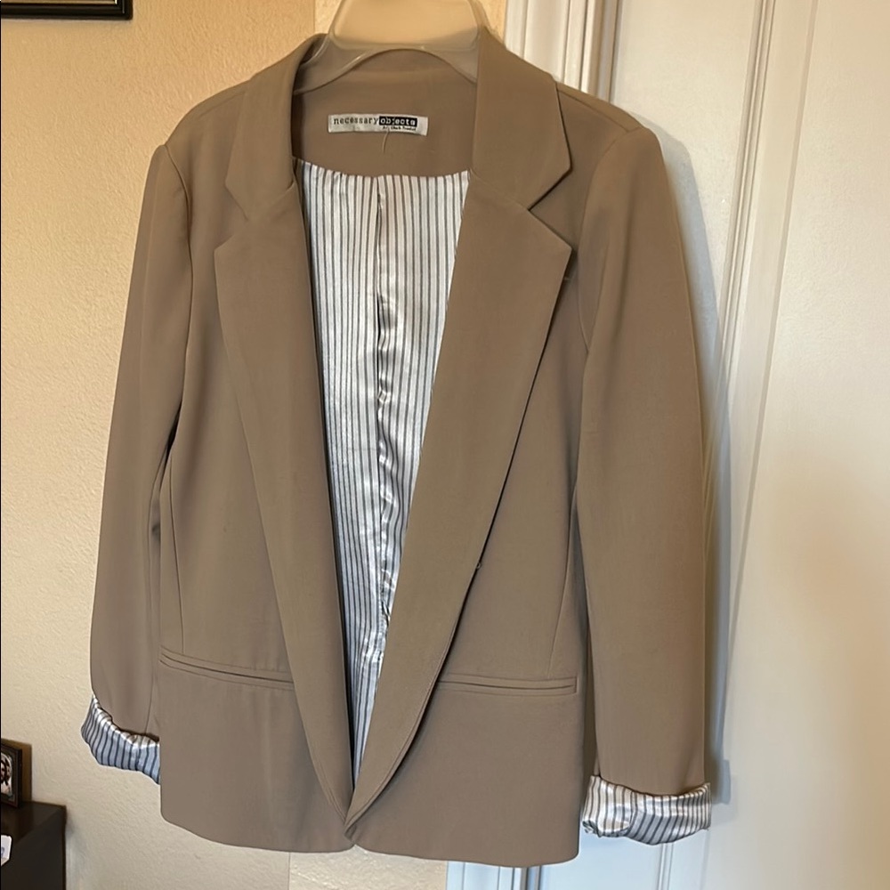 Stylish Tan Blazer with Notched Lapels